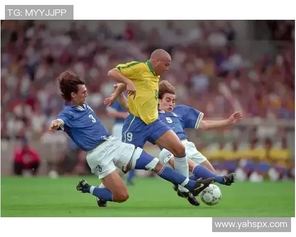 一代足球巨星逐渐老去他们的辉煌岁月已成历史片段