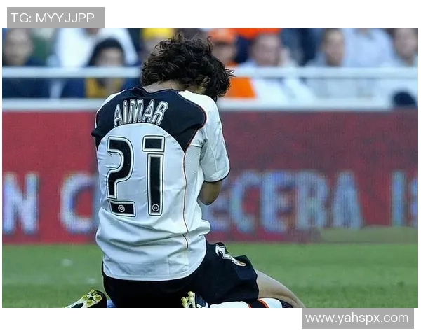 足球巨星偶遇街头意外碰面 谁会先认出对方的真实身份 足球巨星偶遇街头意外碰面 谁会先认出对方的真实身份